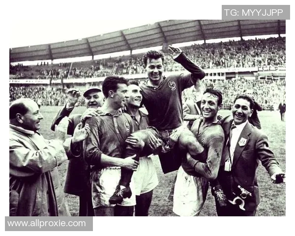 怀念刚逝世的足球明星他为世界足球留下的辉煌与传奇 怀念刚逝世的足球明星他为世界足球留下的辉煌与传奇