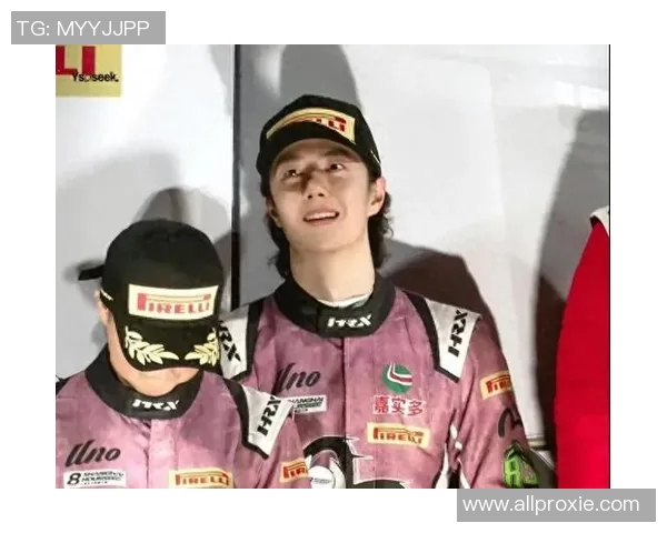 足球明星推荐王一博展现多才多艺的魅力与热爱足球的激情